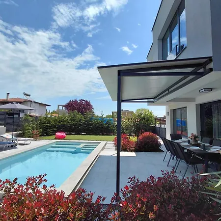 Calypso, Private Pool With Heating And Salt Water Vilă *