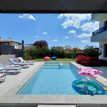 Calypso, Private Pool With Heating And Salt Water Lozeneț