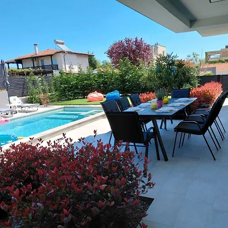Calypso, Private Pool With Heating And Salt Water Lozeneț