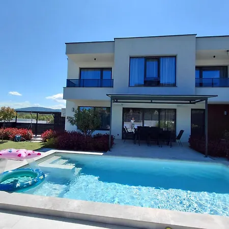 Vilă Calypso, Private Pool With Heating And Salt Water Lozeneț
