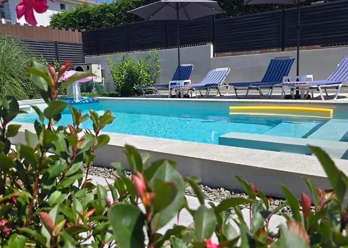 Calypso, Private Pool With Heating And Salt Water Villa Lozenec